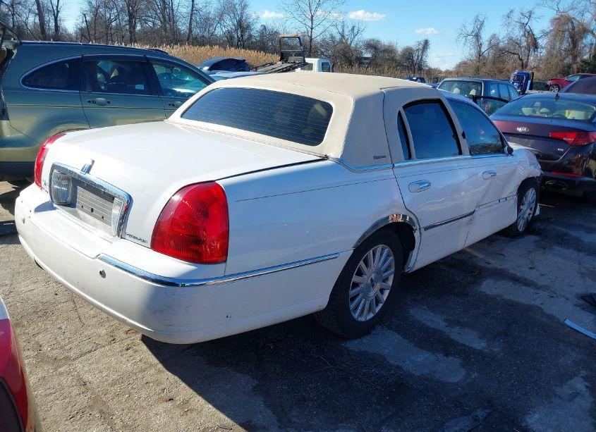 Photo 4 of 2004 Lincoln Town CAR SIGNATURE (VIN 1LNHM81W34Y641090)