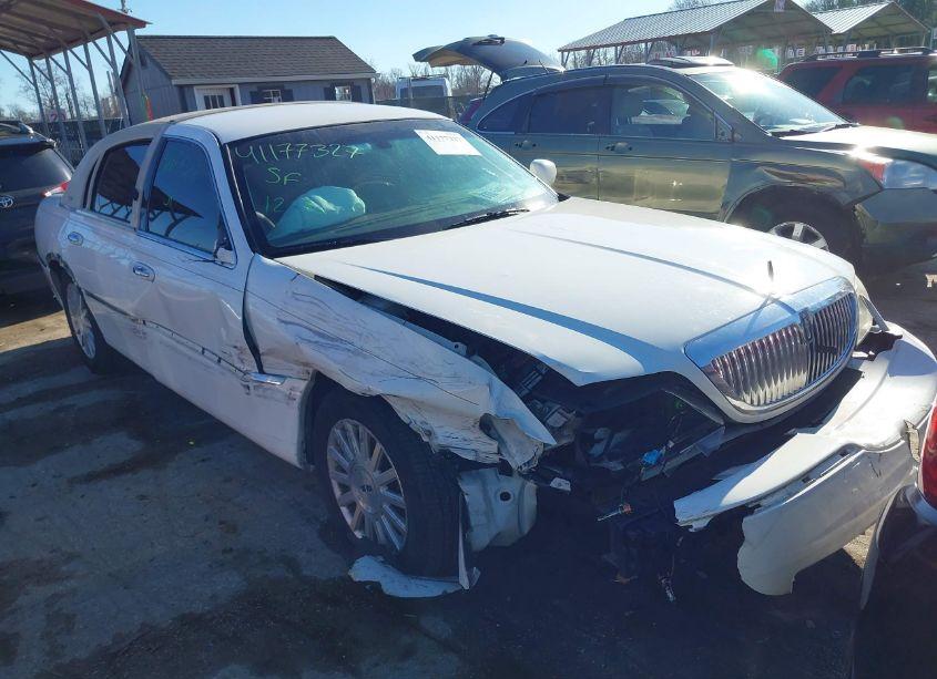 Photo 6 of 2004 Lincoln Town CAR SIGNATURE (VIN 1LNHM81W34Y641090)