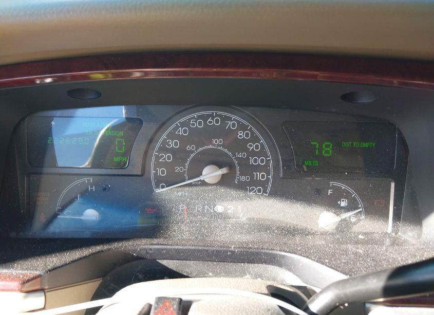 Photo 7 of 2004 Lincoln Town CAR SIGNATURE (VIN 1LNHM81W34Y641090)