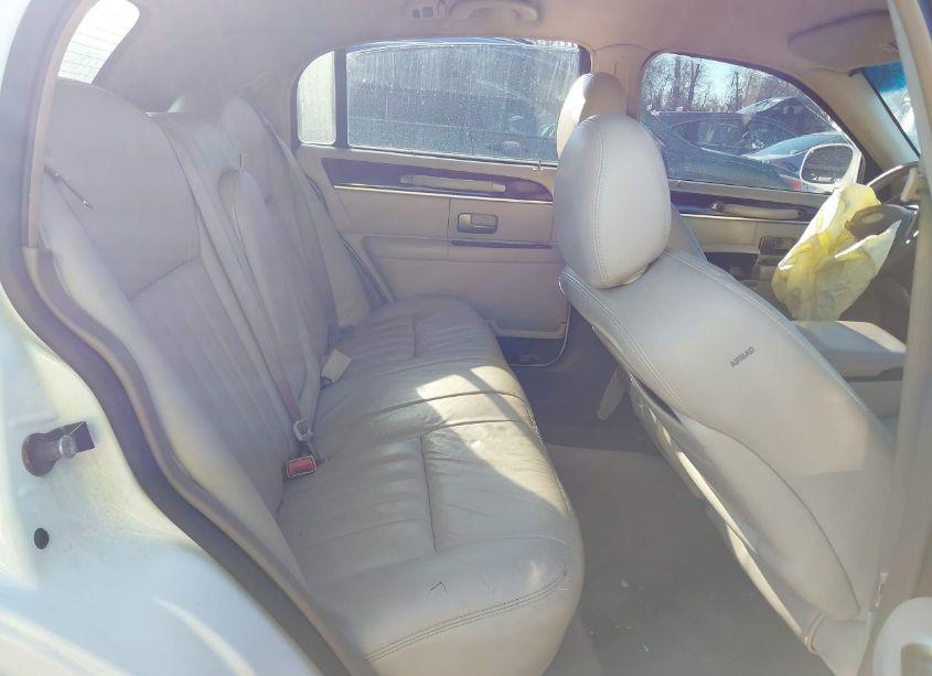 Photo 8 of 2004 Lincoln Town CAR SIGNATURE (VIN 1LNHM81W34Y641090)