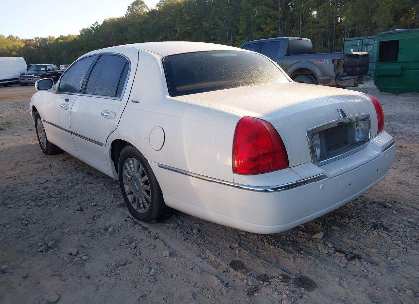 Photo 3 of 2004 Lincoln Town CAR SIGNATURE (VIN 1LNHM81W34Y656124)