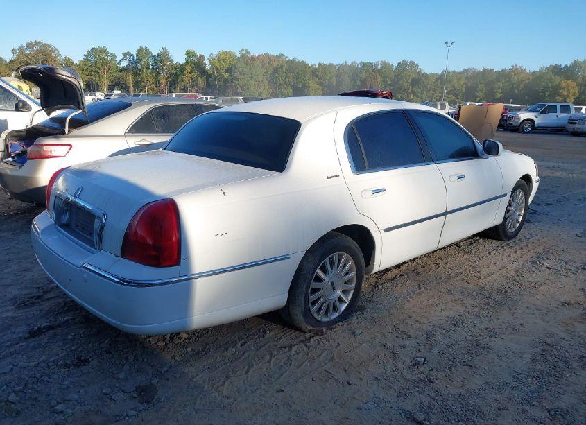 Photo 4 of 2004 Lincoln Town CAR SIGNATURE (VIN 1LNHM81W34Y656124)