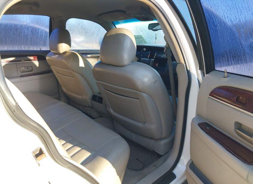 Photo 8 of 2004 Lincoln Town CAR SIGNATURE (VIN 1LNHM81W34Y656124)
