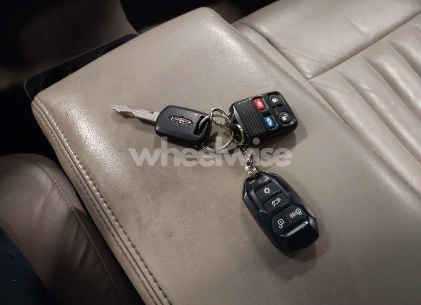 Photo 11 of 2004 Lincoln Town CAR SIGNATURE (VIN 1LNHM81W34Y680083)