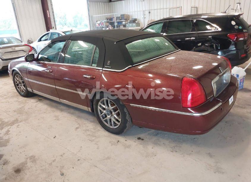 Photo 3 of 2004 Lincoln Town CAR SIGNATURE (VIN 1LNHM81W34Y680083)