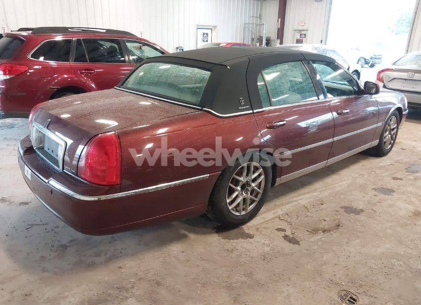 Photo 4 of 2004 Lincoln Town CAR SIGNATURE (VIN 1LNHM81W34Y680083)