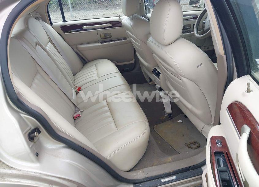 Photo 8 of 2005 Lincoln Town CAR SIGNATURE (VIN 1LNHM81W35Y614828)