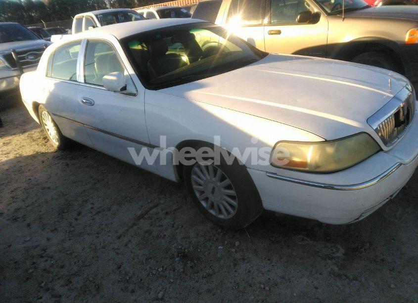 2005 Lincoln Town CAR SIGNATURE (VIN 1LNHM81W35Y666458) main photo