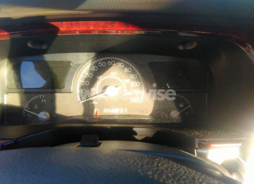 Photo 7 of 2005 Lincoln Town CAR SIGNATURE (VIN 1LNHM81W35Y666458)