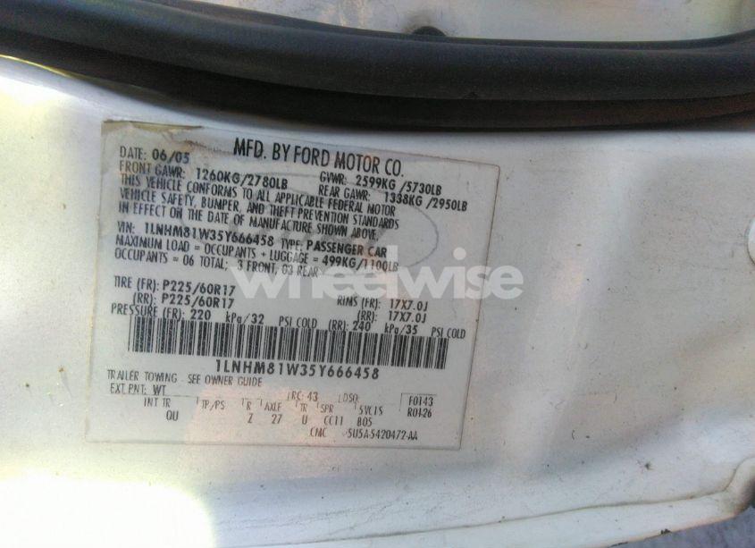 Photo 9 of 2005 Lincoln Town CAR SIGNATURE (VIN 1LNHM81W35Y666458)