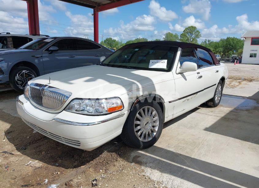 Photo 2 of 2006 Lincoln Town CAR SIGNATURE (VIN 1LNHM81W36Y602874)