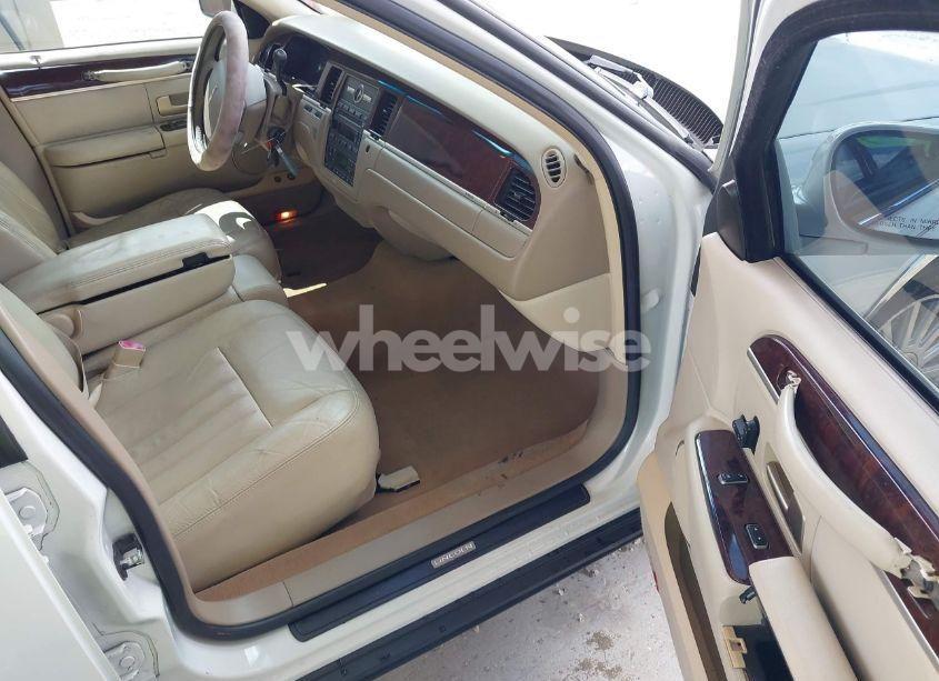 Photo 5 of 2006 Lincoln Town CAR SIGNATURE (VIN 1LNHM81W36Y602874)