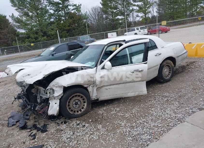 Photo 2 of 1999 Lincoln Town CAR EXECUTIVE (VIN 1LNHM81W3XY642227)