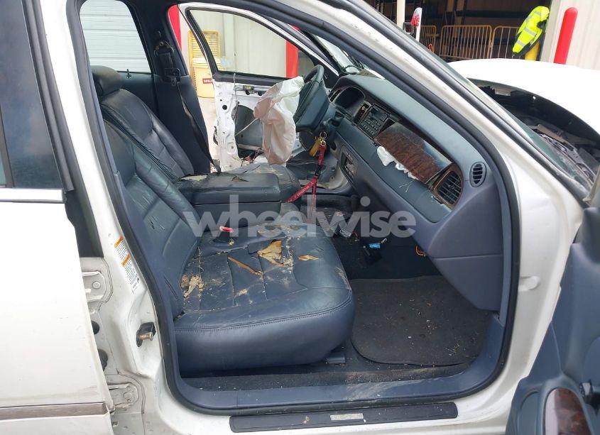 Photo 5 of 1999 Lincoln Town CAR EXECUTIVE (VIN 1LNHM81W3XY642227)