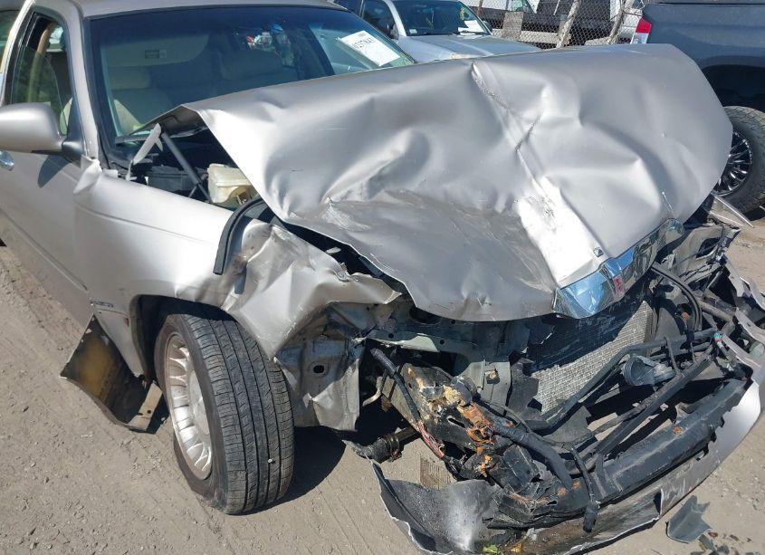 Photo 6 of 2000 Lincoln Town CAR EXECUTIVE (VIN 1LNHM81W3YY805704)