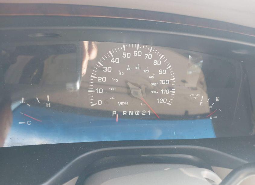 Photo 7 of 2000 Lincoln Town CAR EXECUTIVE (VIN 1LNHM81W3YY805704)