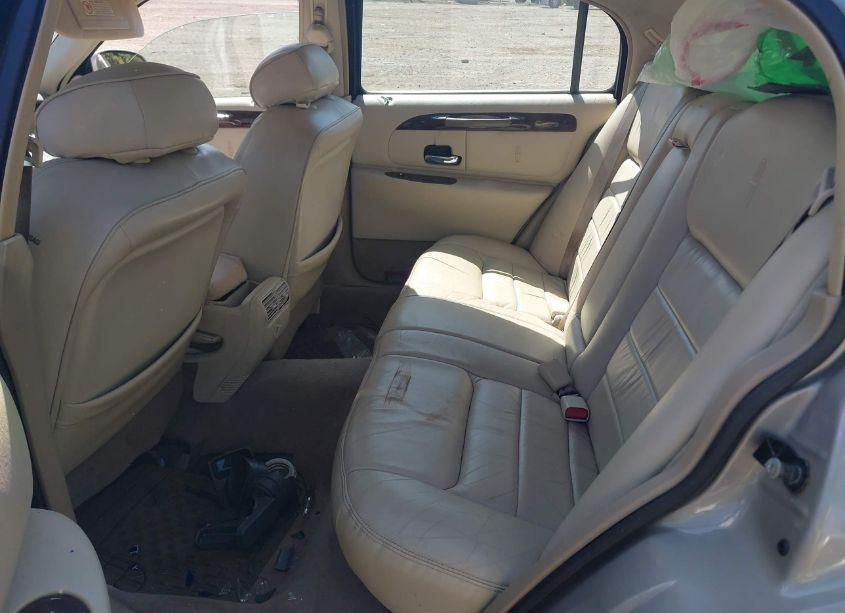 Photo 8 of 2000 Lincoln Town CAR EXECUTIVE (VIN 1LNHM81W3YY805704)