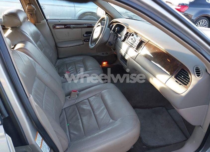 Photo 5 of 2000 Lincoln Town CAR EXECUTIVE (VIN 1LNHM81W3YY938415)