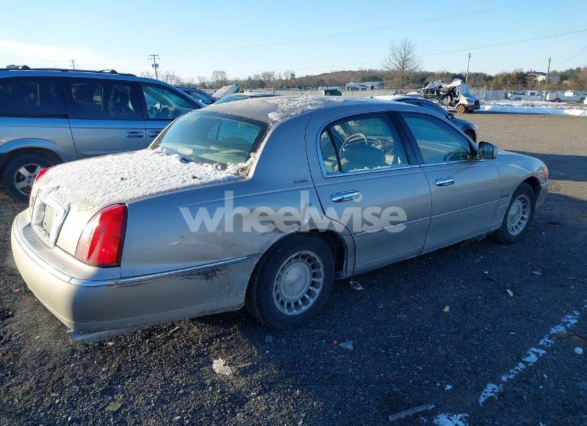 Photo 6 of 2000 Lincoln Town CAR EXECUTIVE (VIN 1LNHM81W3YY938415)