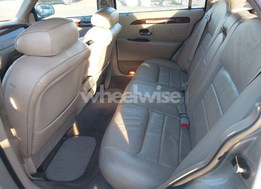 Photo 8 of 2000 Lincoln Town CAR EXECUTIVE (VIN 1LNHM81W3YY938415)