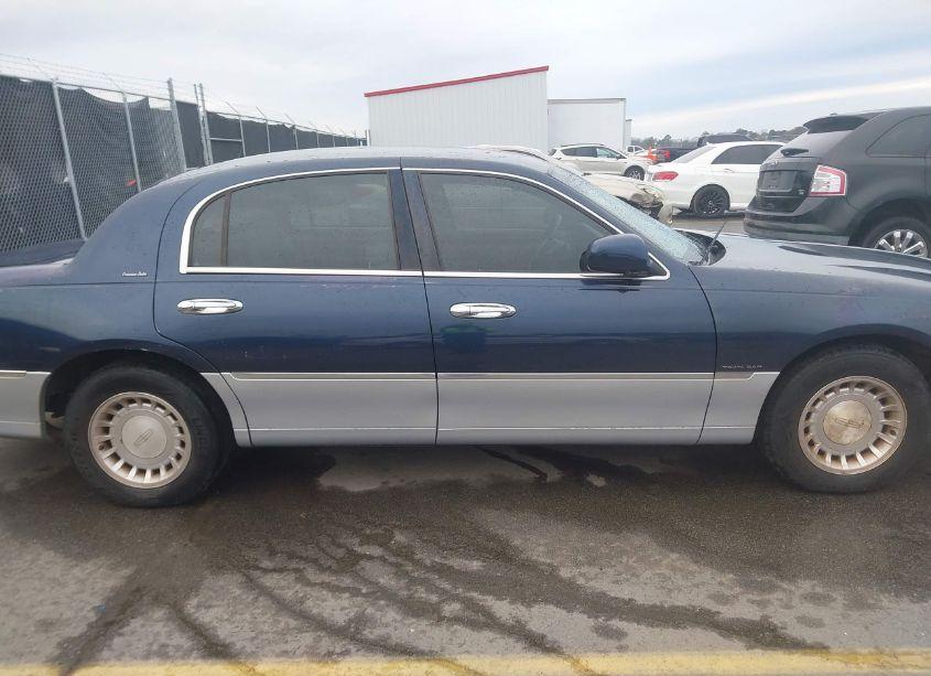 Photo 13 of 2001 Lincoln Town CAR EXECUTIVE (VIN 1LNHM81W41Y632443)