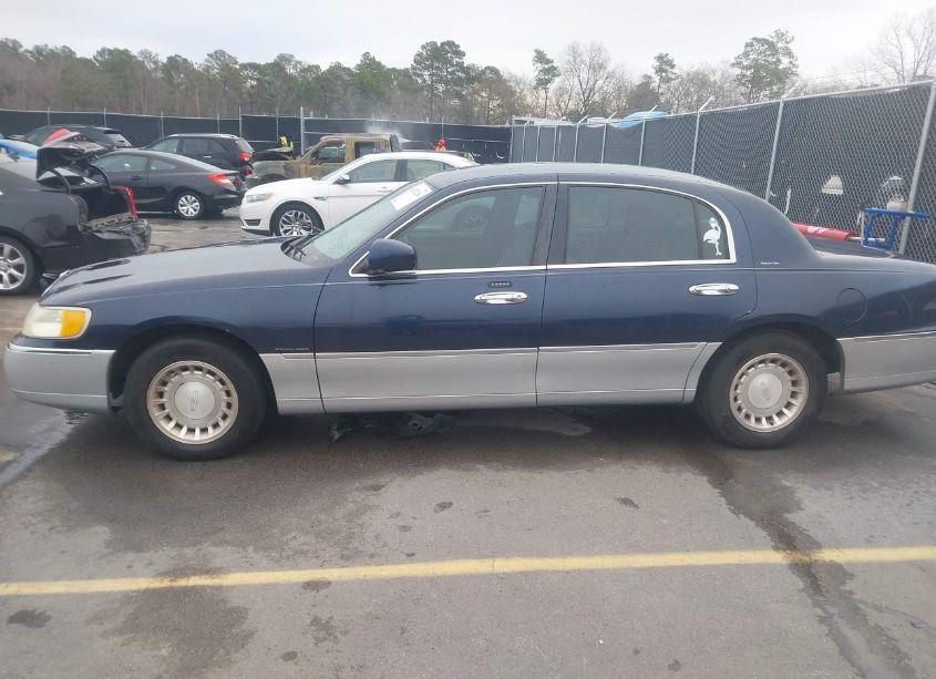 Photo 14 of 2001 Lincoln Town CAR EXECUTIVE (VIN 1LNHM81W41Y632443)