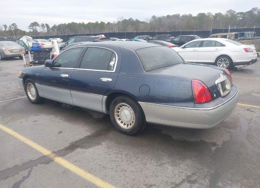 Photo 3 of 2001 Lincoln Town CAR EXECUTIVE (VIN 1LNHM81W41Y632443)