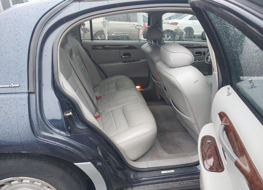 Photo 8 of 2001 Lincoln Town CAR EXECUTIVE (VIN 1LNHM81W41Y632443)