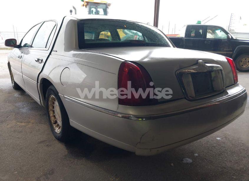 Photo 3 of 2002 Lincoln Town CAR EXECUTIVE (VIN 1LNHM81W42Y608998)
