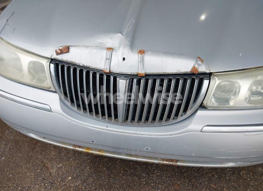 Photo 6 of 2002 Lincoln Town CAR EXECUTIVE (VIN 1LNHM81W42Y608998)