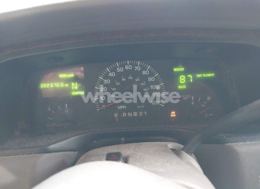 Photo 7 of 2002 Lincoln Town CAR EXECUTIVE (VIN 1LNHM81W42Y608998)