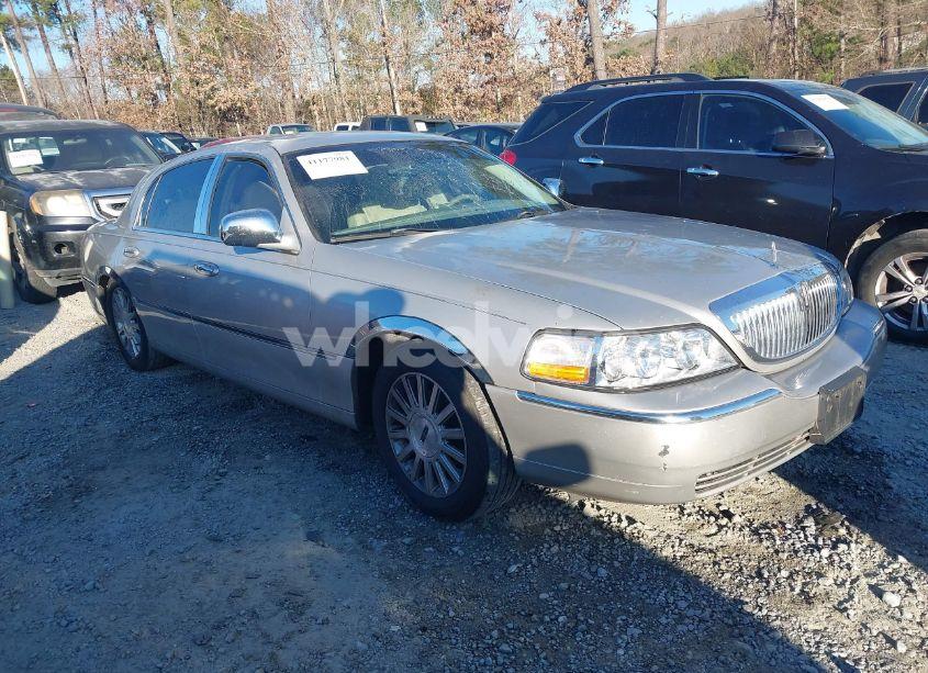 2004 Lincoln Town CAR SIGNATURE (VIN 1LNHM81W44Y621141) main photo