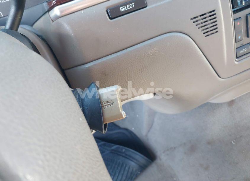 Photo 11 of 2004 Lincoln Town CAR SIGNATURE (VIN 1LNHM81W44Y621141)