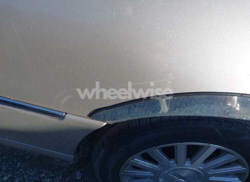 Photo 12 of 2004 Lincoln Town CAR SIGNATURE (VIN 1LNHM81W44Y621141)