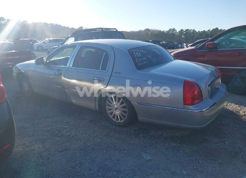 Photo 3 of 2004 Lincoln Town CAR SIGNATURE (VIN 1LNHM81W44Y621141)