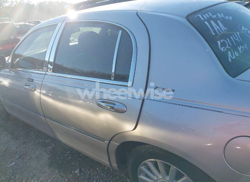 Photo 6 of 2004 Lincoln Town CAR SIGNATURE (VIN 1LNHM81W44Y621141)