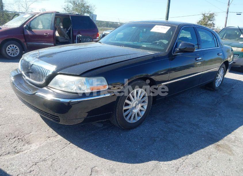 Photo 2 of 2004 Lincoln Town CAR SIGNATURE (VIN 1LNHM81W44Y645195)
