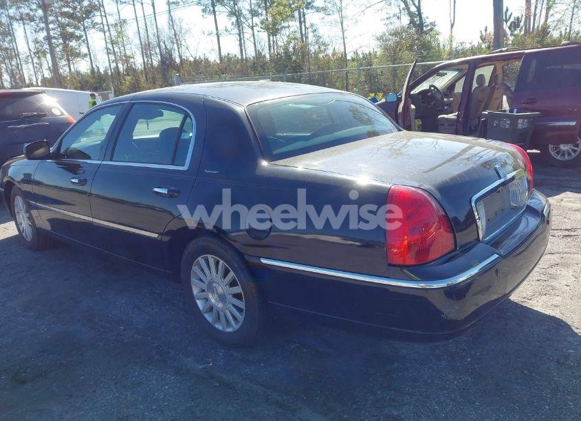 Photo 3 of 2004 Lincoln Town CAR SIGNATURE (VIN 1LNHM81W44Y645195)