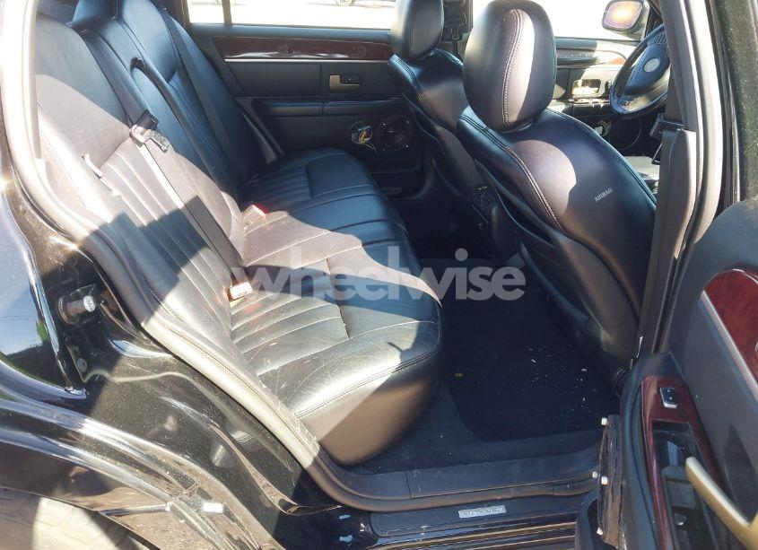 Photo 8 of 2004 Lincoln Town CAR SIGNATURE (VIN 1LNHM81W44Y645195)