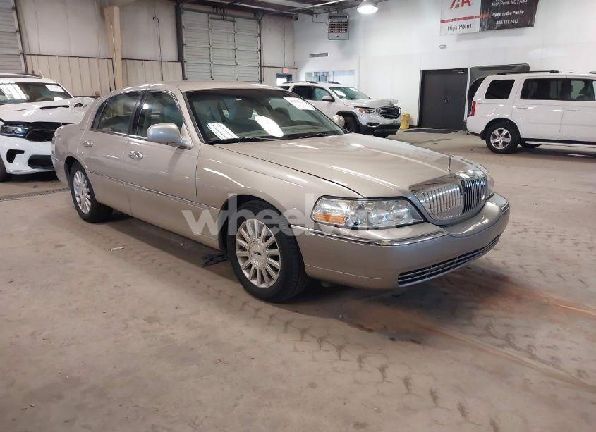 2004 Lincoln Town CAR SIGNATURE (VIN 1LNHM81W44Y663065) main photo