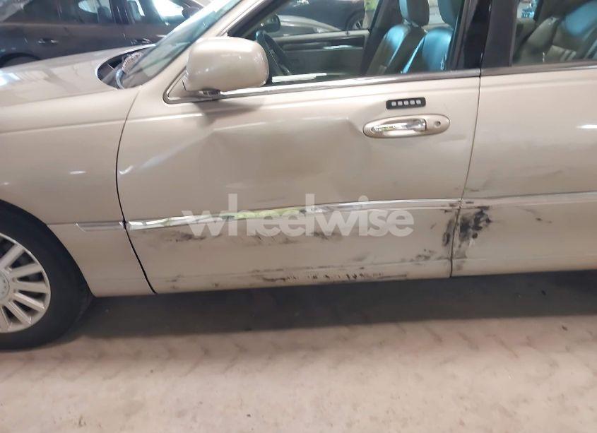 Photo 12 of 2004 Lincoln Town CAR SIGNATURE (VIN 1LNHM81W44Y663065)