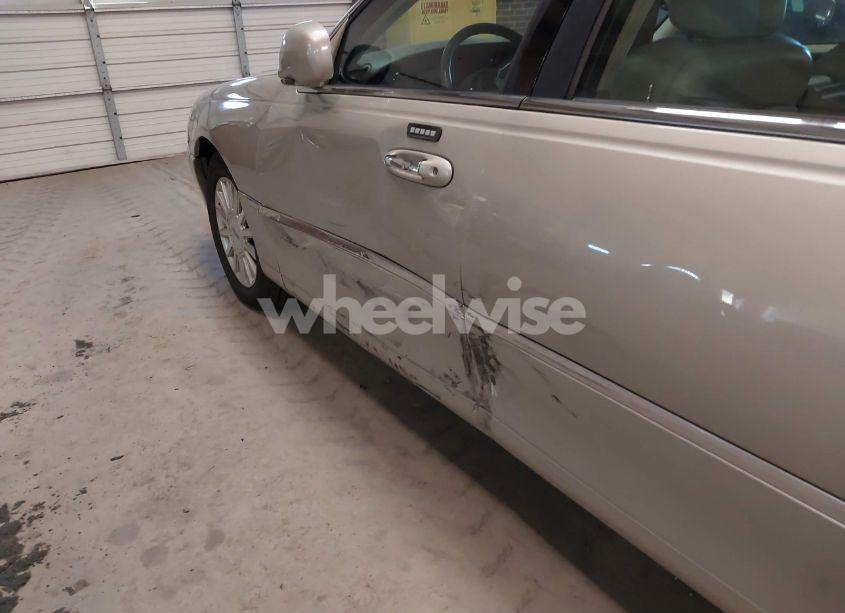 Photo 13 of 2004 Lincoln Town CAR SIGNATURE (VIN 1LNHM81W44Y663065)