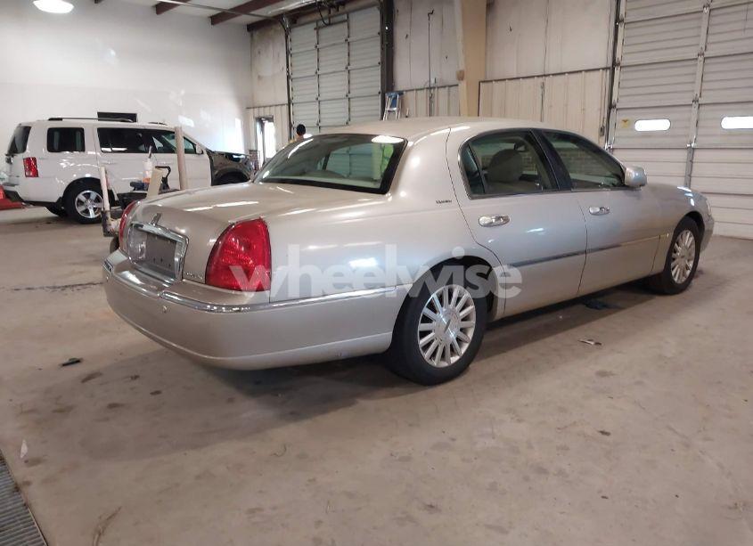 Photo 4 of 2004 Lincoln Town CAR SIGNATURE (VIN 1LNHM81W44Y663065)