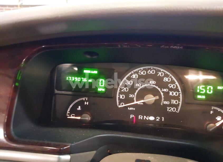 Photo 7 of 2004 Lincoln Town CAR SIGNATURE (VIN 1LNHM81W44Y663065)