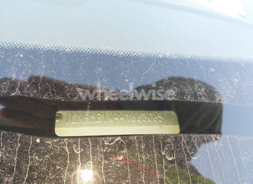 Photo 9 of 2004 Lincoln Town CAR SIGNATURE (VIN 1LNHM81W44Y663065)