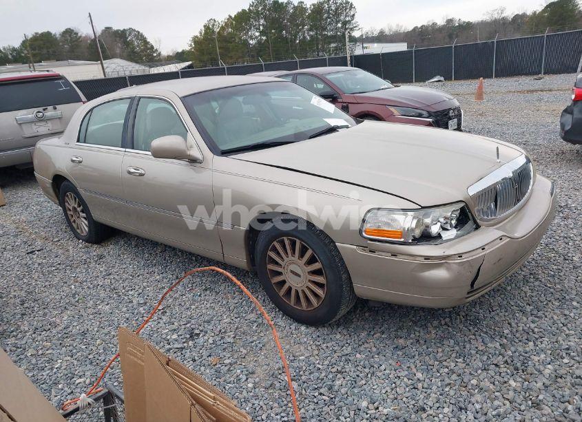 2005 Lincoln Town CAR SIGNATURE (VIN 1LNHM81W45Y652388) main photo