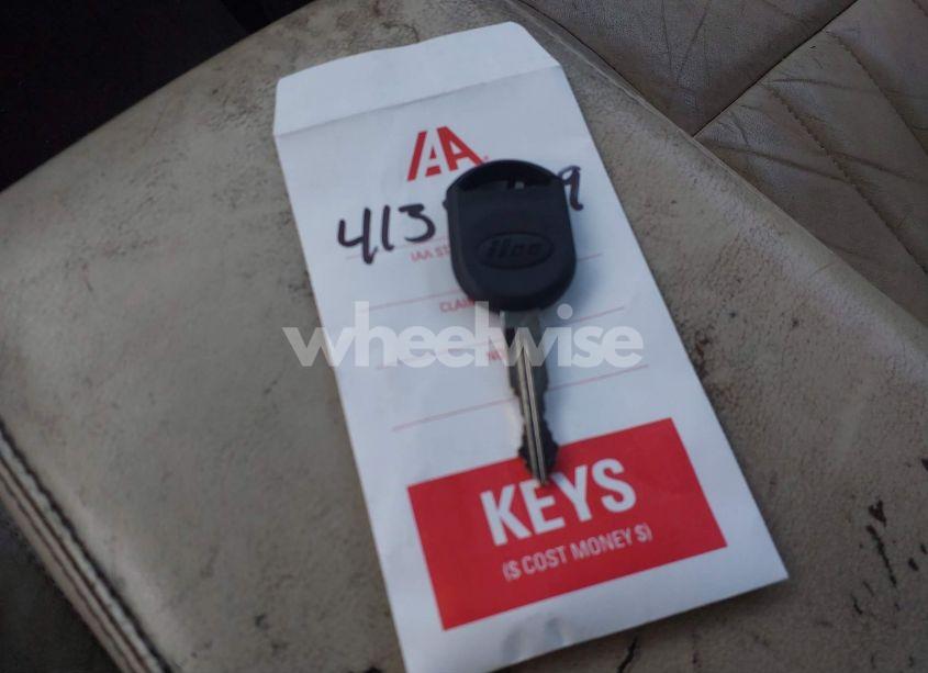 Photo 11 of 2005 Lincoln Town CAR SIGNATURE (VIN 1LNHM81W45Y652388)