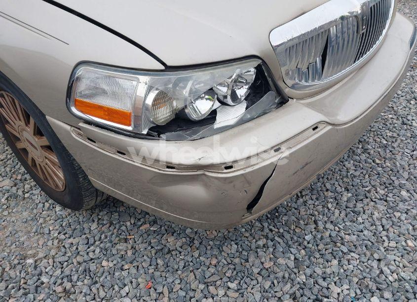 Photo 12 of 2005 Lincoln Town CAR SIGNATURE (VIN 1LNHM81W45Y652388)