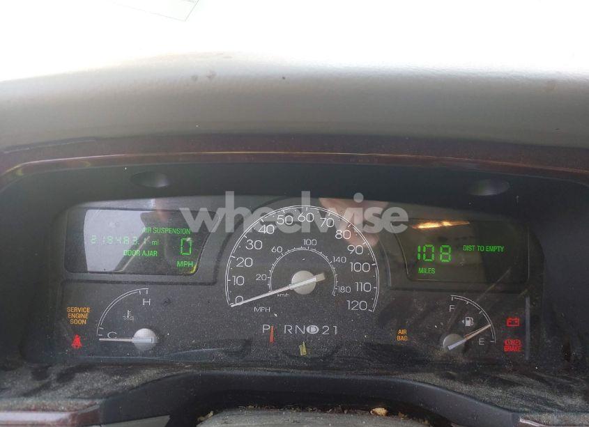 Photo 7 of 2005 Lincoln Town CAR SIGNATURE (VIN 1LNHM81W45Y652388)