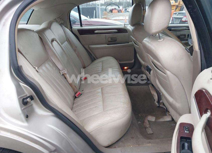 Photo 8 of 2005 Lincoln Town CAR SIGNATURE (VIN 1LNHM81W45Y652388)